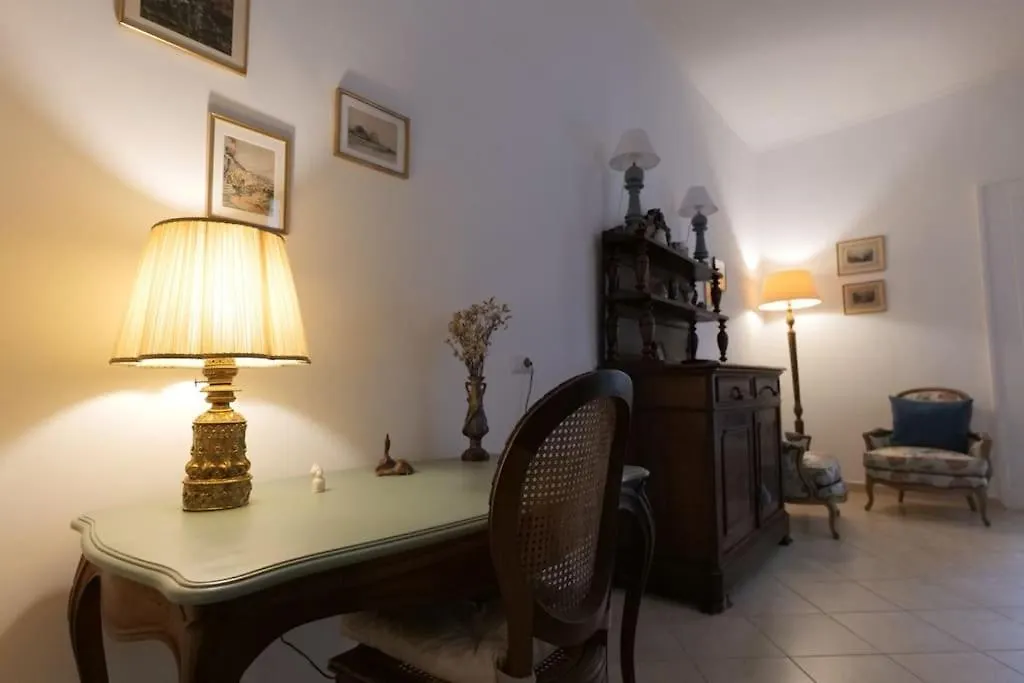 Apartment Il Tempo Ritrovato Casa Vacanze Naples Italy